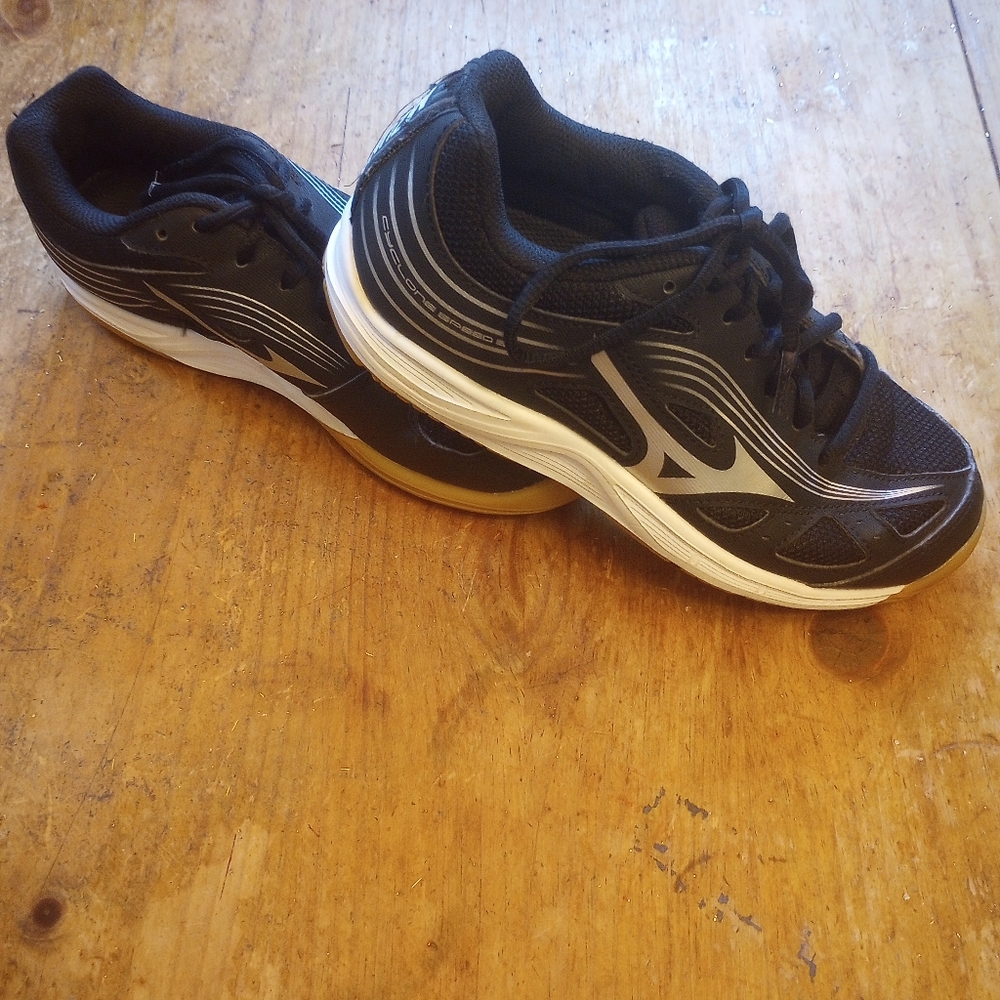 Mizuno Women's Black and White Running Sneakers